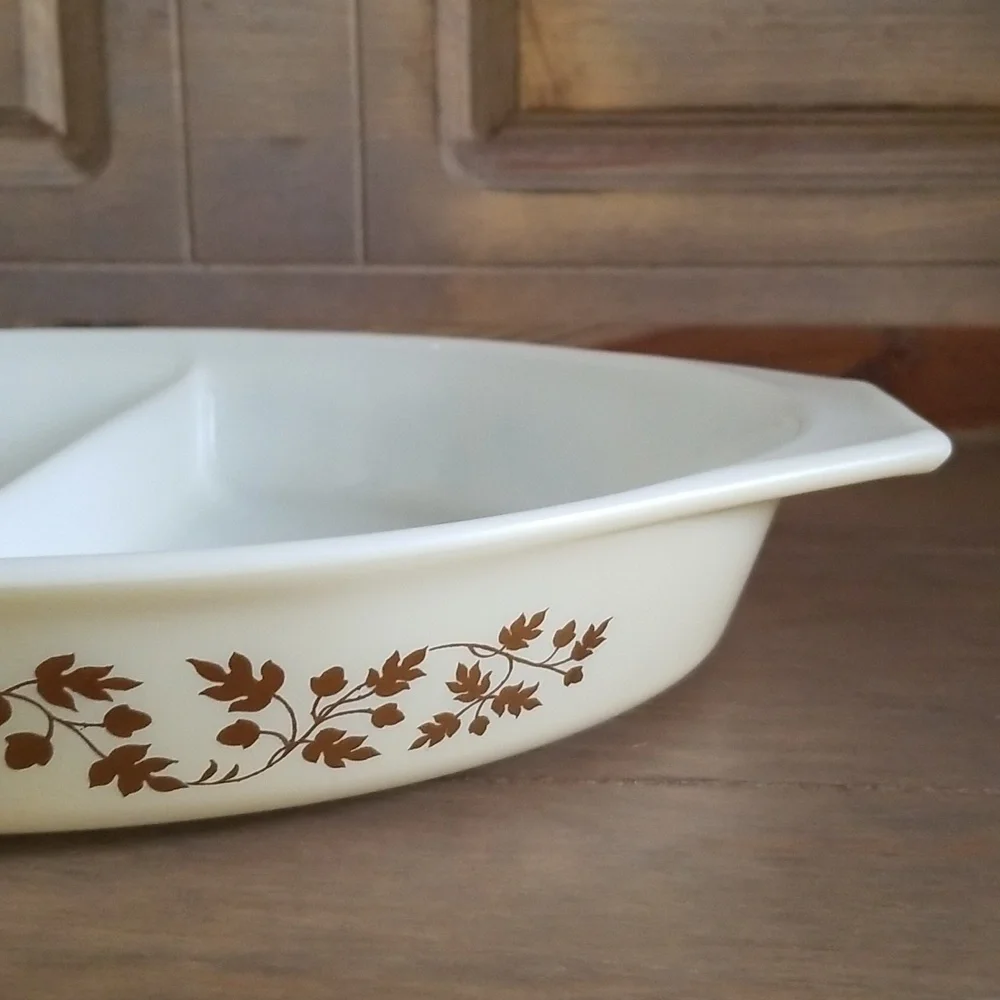 Pyrex vintage gold